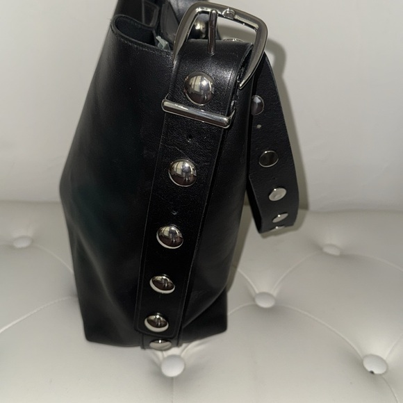 MADEWELL SUPER ON-TREND HOBO BLACK BAG WITH SILVER HARDWARE 🩷 ADJUSTABLE STRAP - Picture 3 of 8